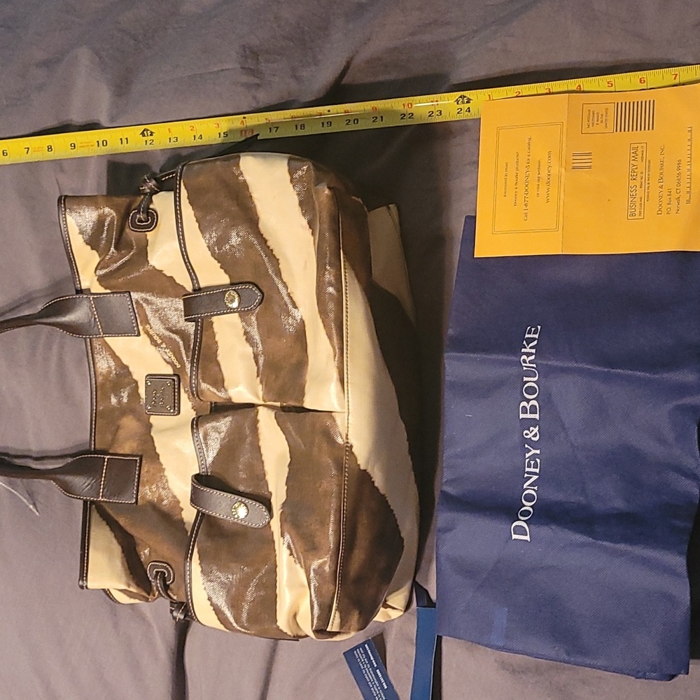 ZEBRA PRINT DOONEY & BURKE JUNE BAG